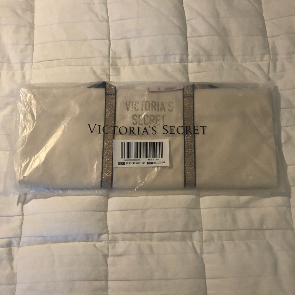 Victoria’s Secret Glitter weekender Tote. NWT - Picture 16 of 16